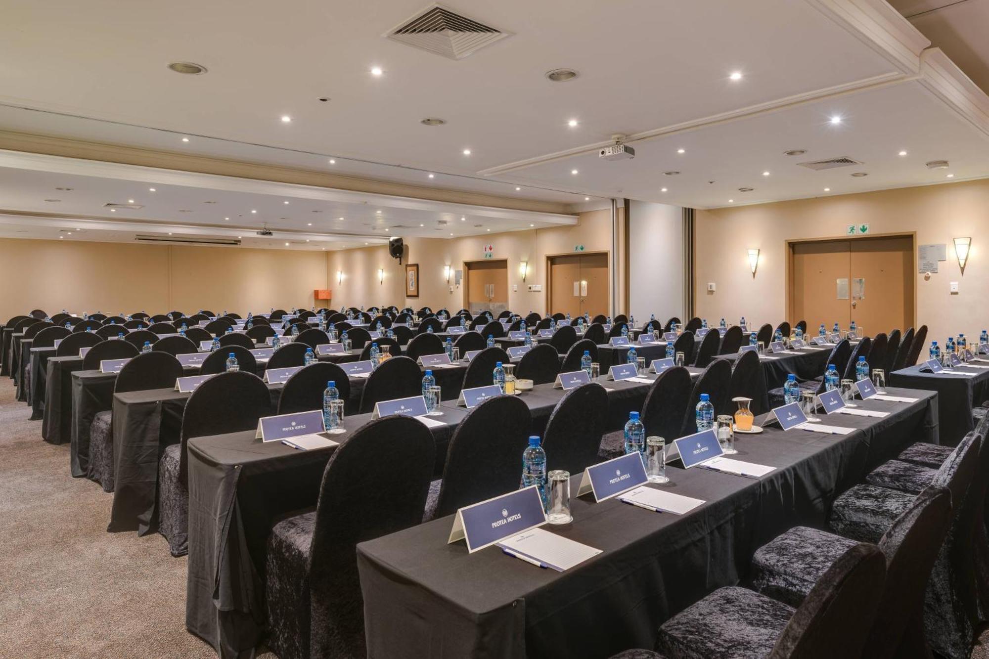 Protea Hotel By Marriott Karridene Beach امانزيمتوتي المظهر الخارجي الصورة