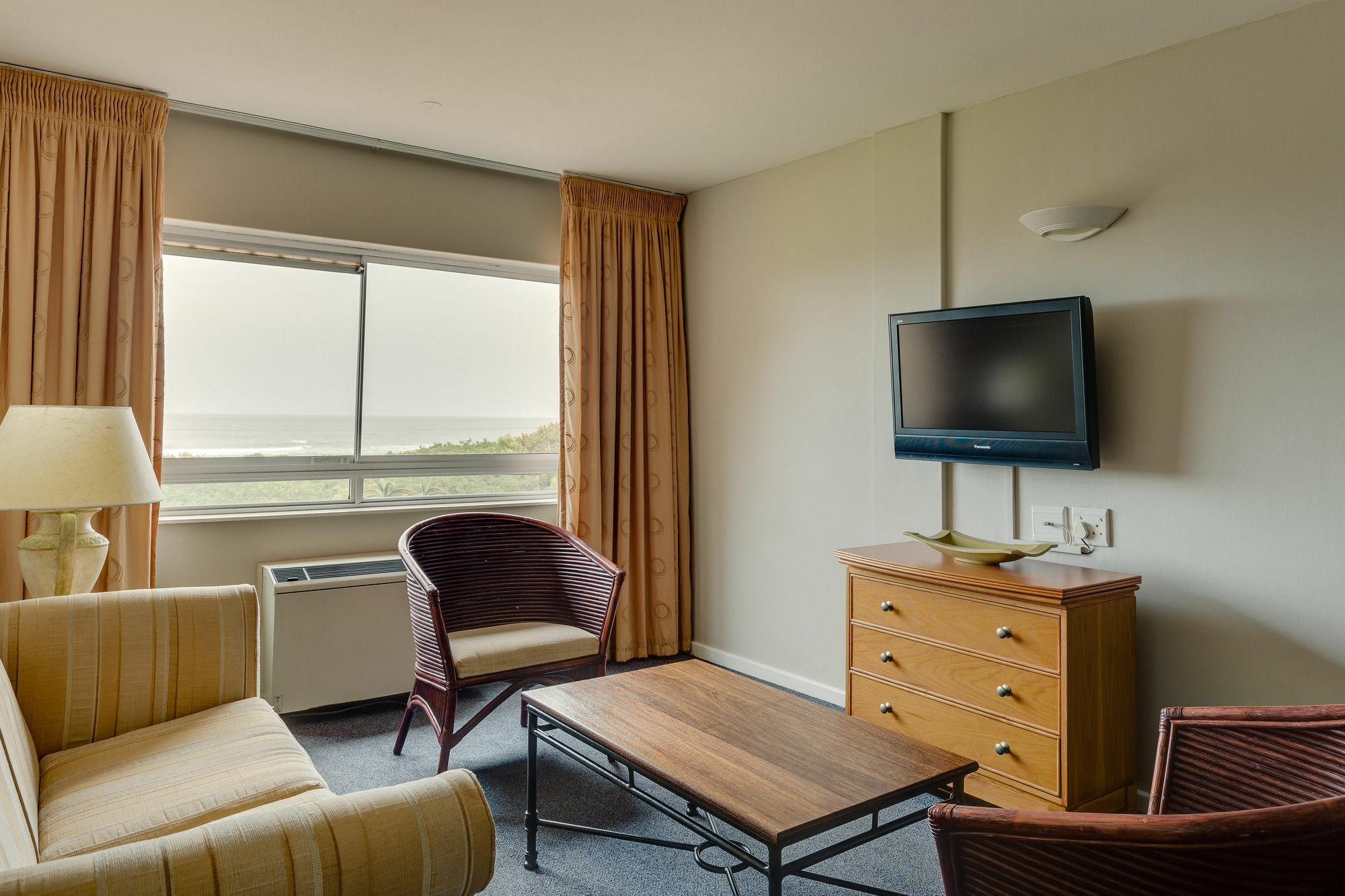 Protea Hotel By Marriott Karridene Beach امانزيمتوتي المظهر الخارجي الصورة