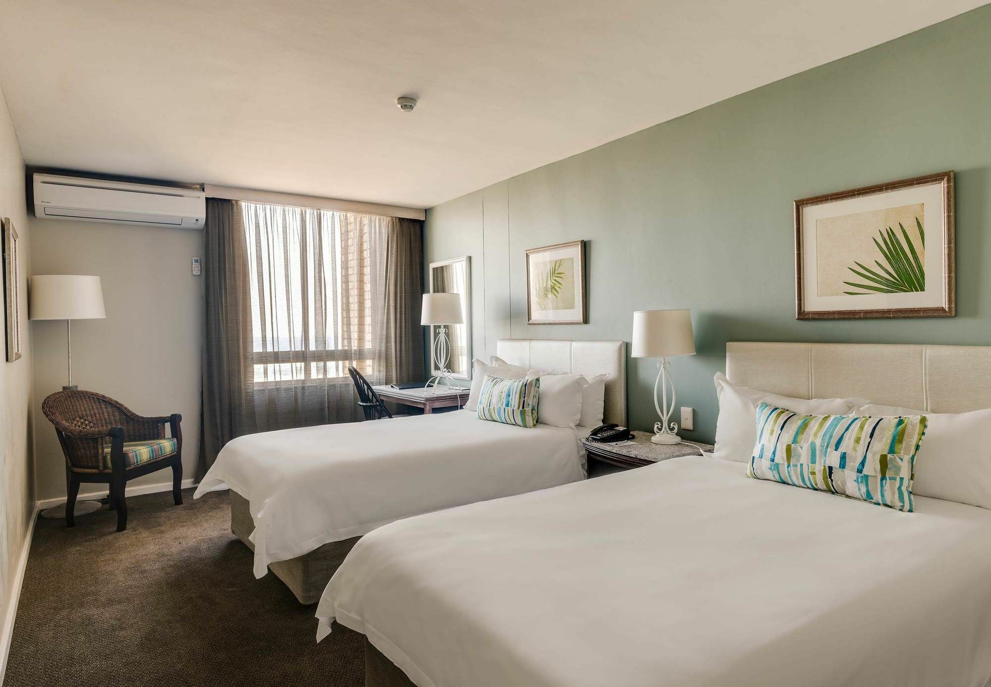 Protea Hotel By Marriott Karridene Beach امانزيمتوتي المظهر الخارجي الصورة