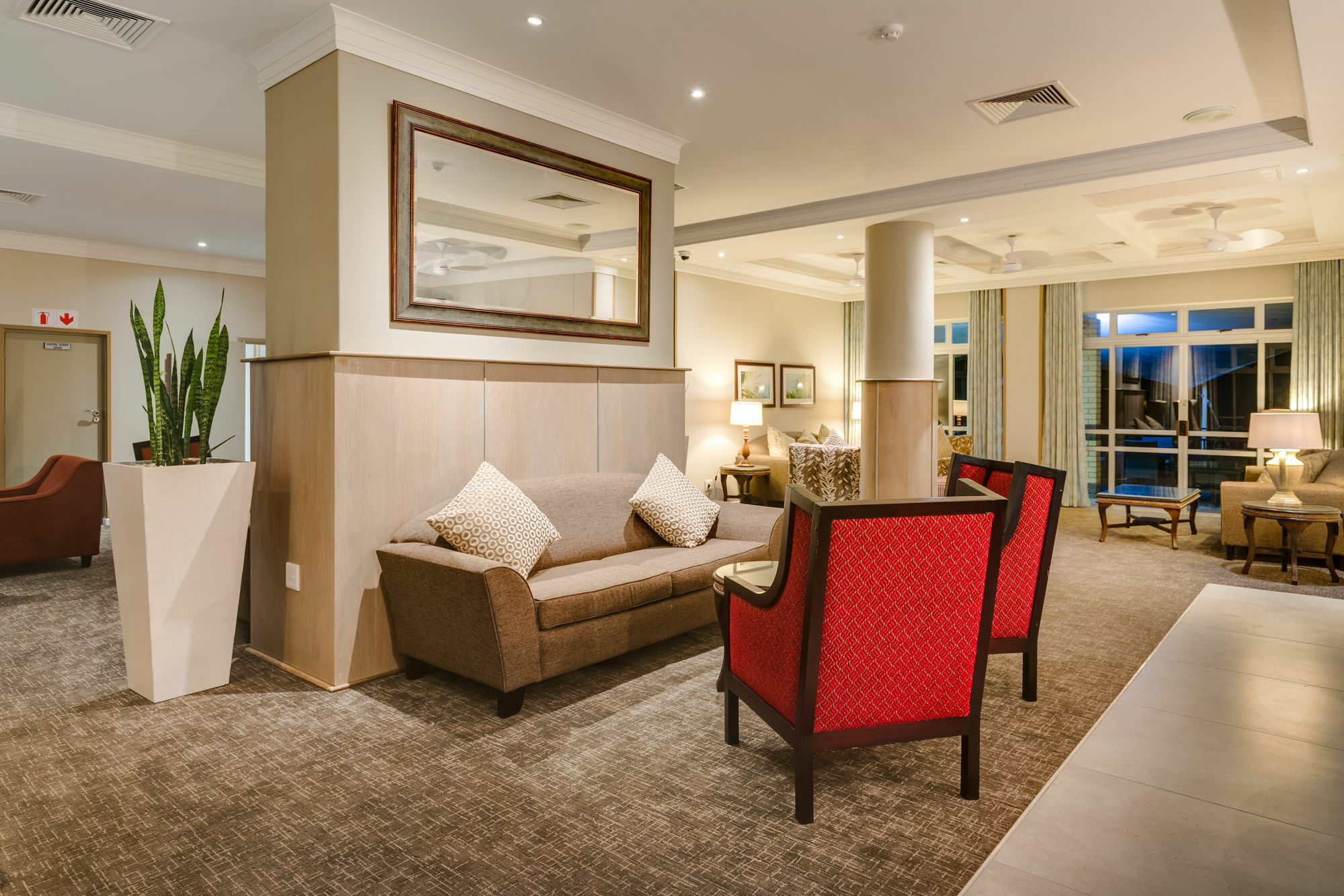 Protea Hotel By Marriott Karridene Beach امانزيمتوتي المظهر الخارجي الصورة